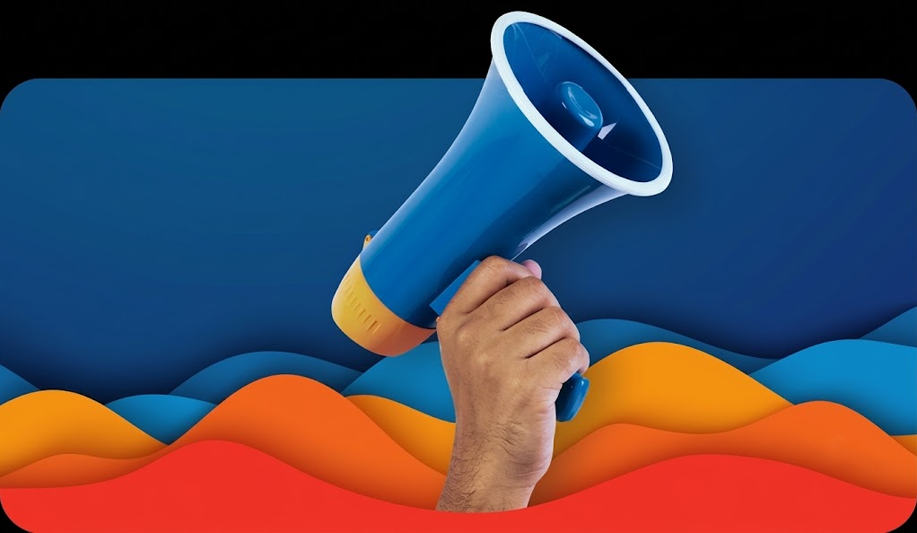 Mão segurando um megafone azul — CreativeAgencyIA